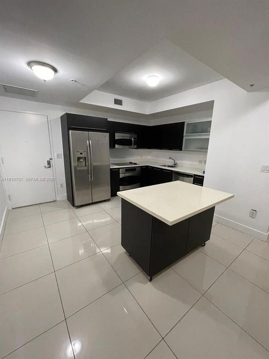 Active With Contract: $4,000 (2 beds, 2 baths, 1129 Square Feet)