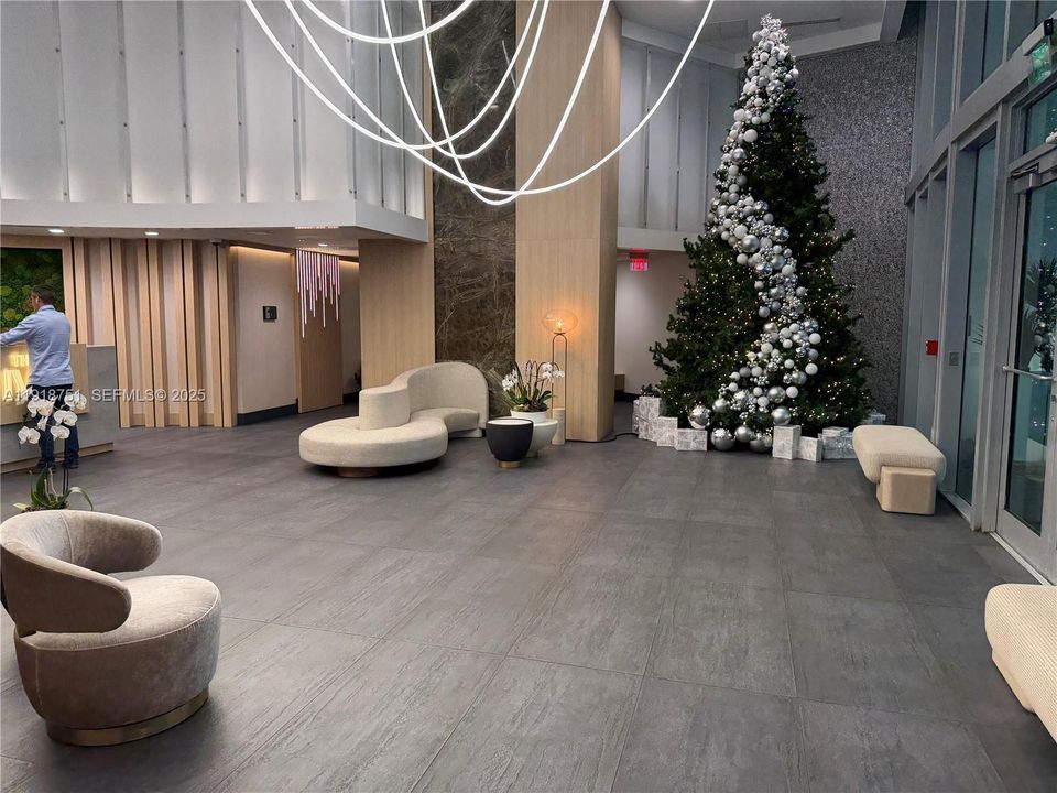 Active With Contract: $4,000 (2 beds, 2 baths, 1129 Square Feet)