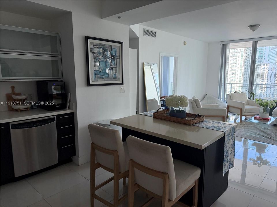 Active With Contract: $4,000 (2 beds, 2 baths, 1129 Square Feet)