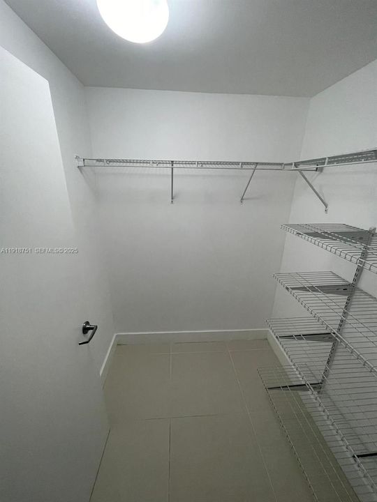 Active With Contract: $4,000 (2 beds, 2 baths, 1129 Square Feet)