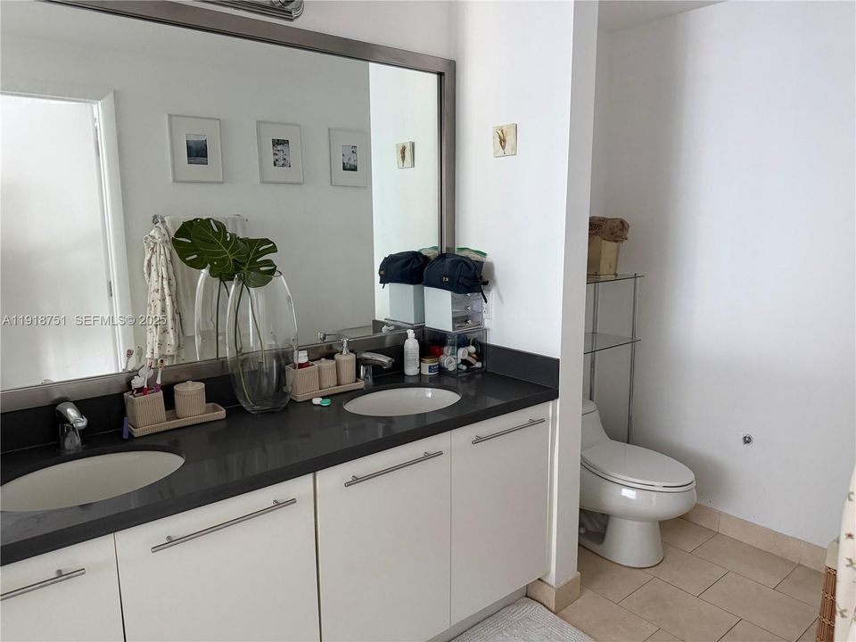 Active With Contract: $4,000 (2 beds, 2 baths, 1129 Square Feet)