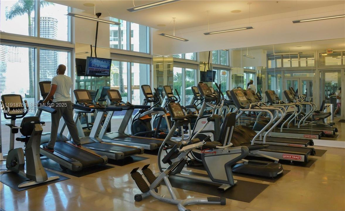 Active With Contract: $4,000 (2 beds, 2 baths, 1129 Square Feet)