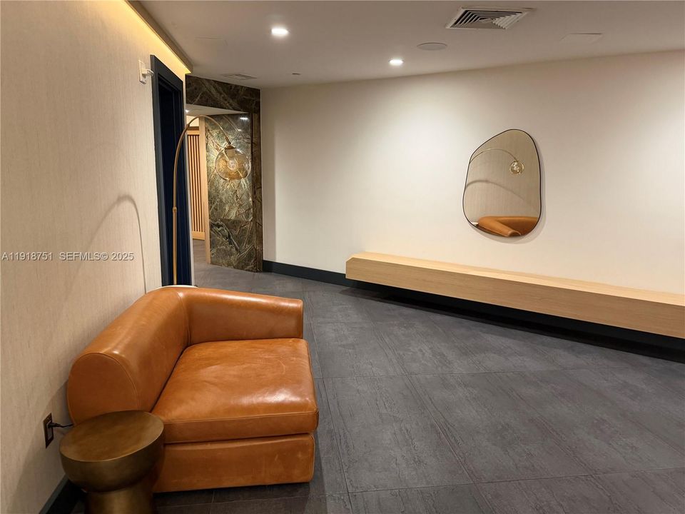 Active With Contract: $4,000 (2 beds, 2 baths, 1129 Square Feet)