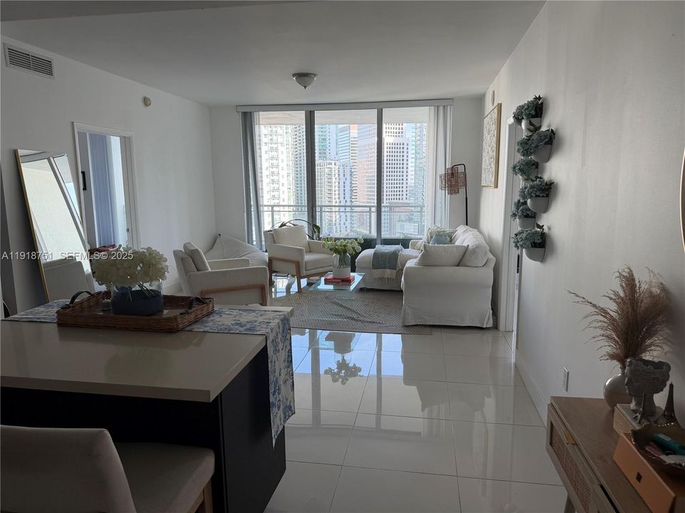 Active With Contract: $4,000 (2 beds, 2 baths, 1129 Square Feet)