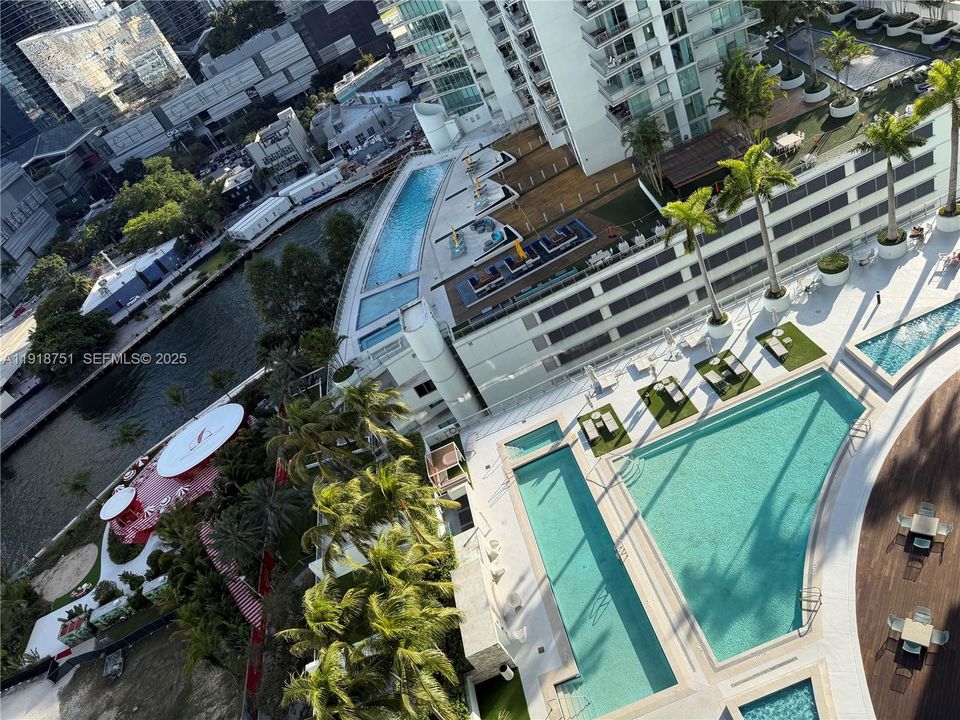 Active With Contract: $4,000 (2 beds, 2 baths, 1129 Square Feet)