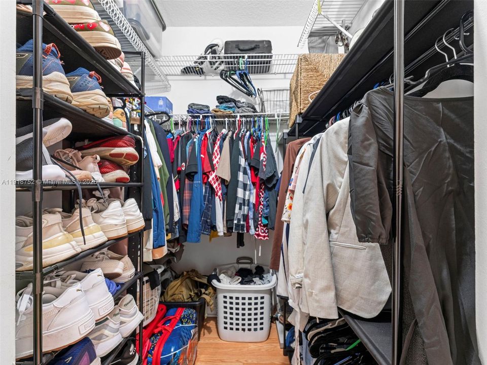 合同活跃: $2,500 (2 贝兹, 2 浴室, 980 平方英尺)