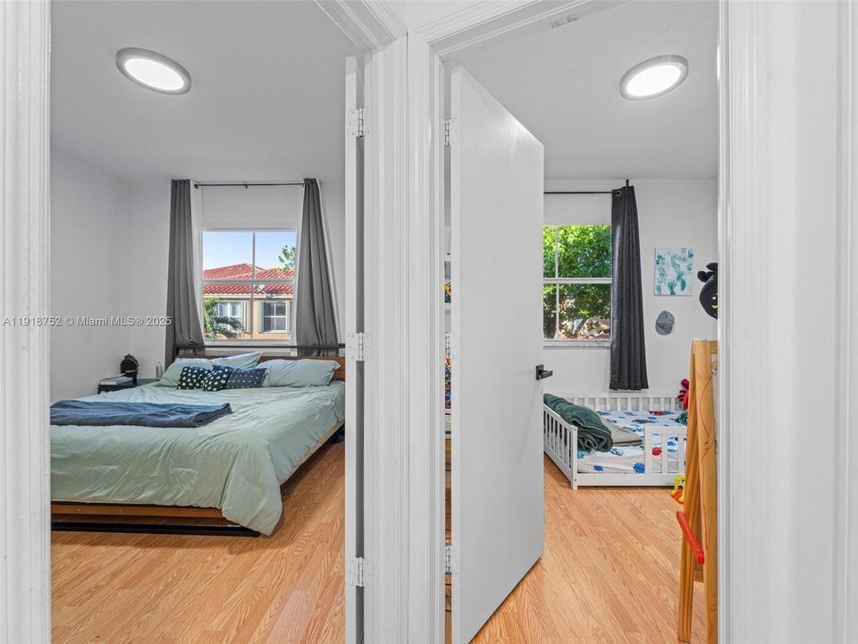 合同活跃: $2,500 (2 贝兹, 2 浴室, 980 平方英尺)