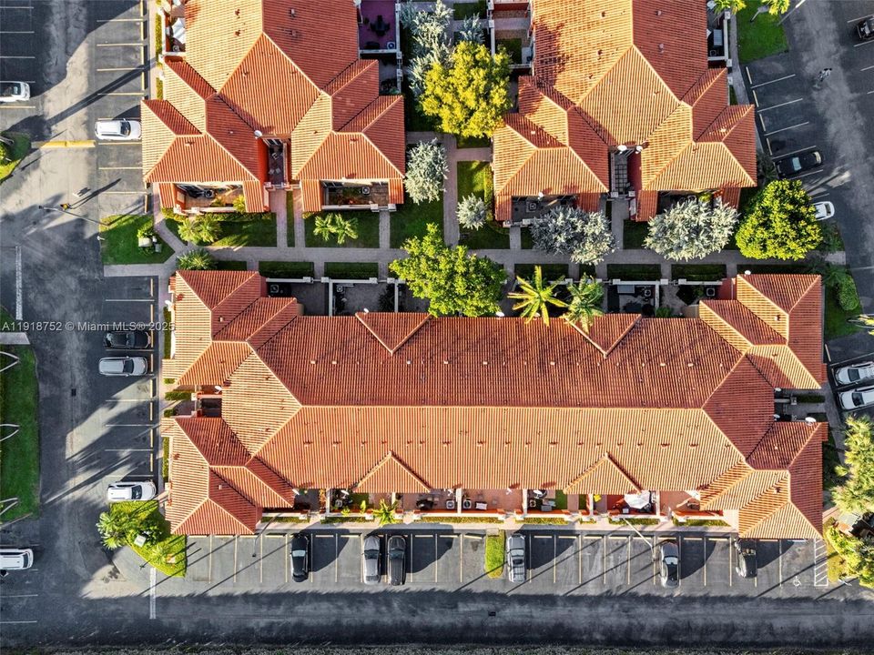 合同活跃: $2,500 (2 贝兹, 2 浴室, 980 平方英尺)