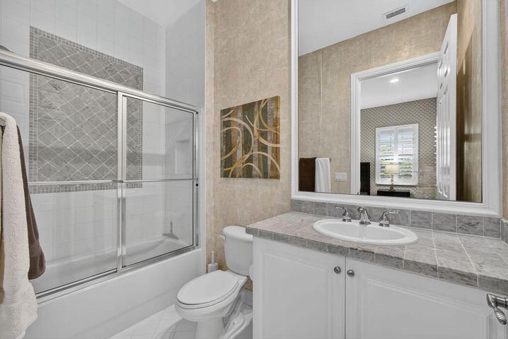 10418 Orchid Bedroom 2 En suite bathroom