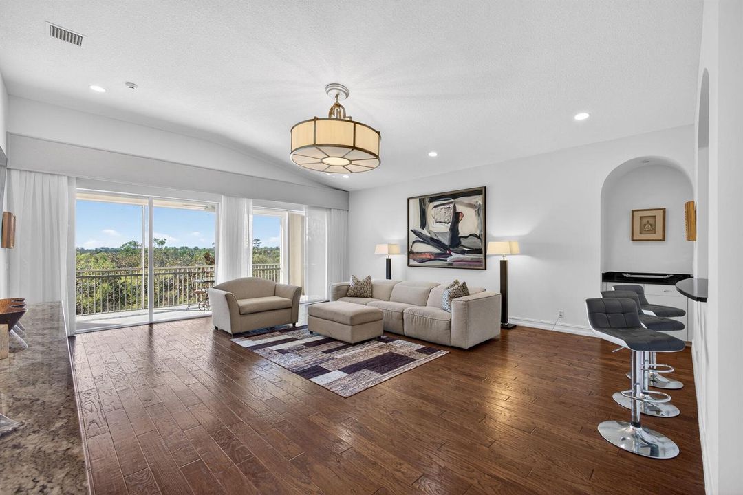 10418 family room