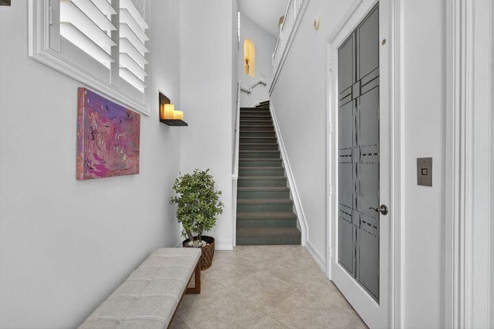 10418 Orchid Foyer