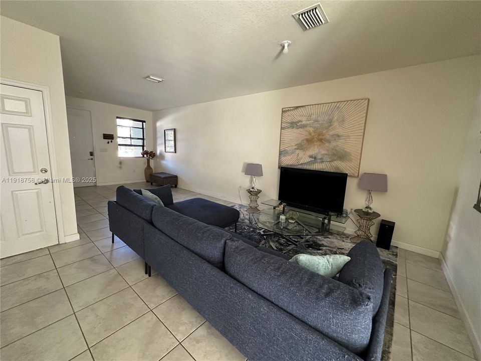 En Venta: $399,000 (3 camas, 2 baños, 1740 Pies cuadrados)