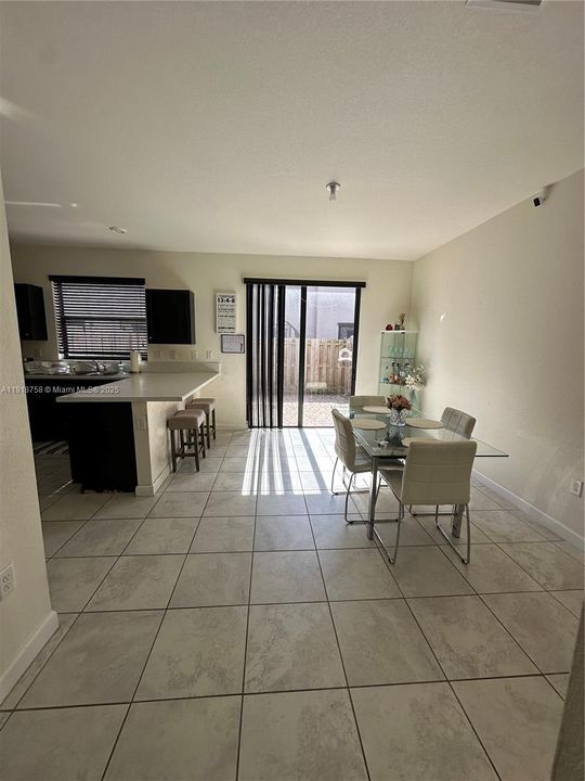 En Venta: $399,000 (3 camas, 2 baños, 1740 Pies cuadrados)