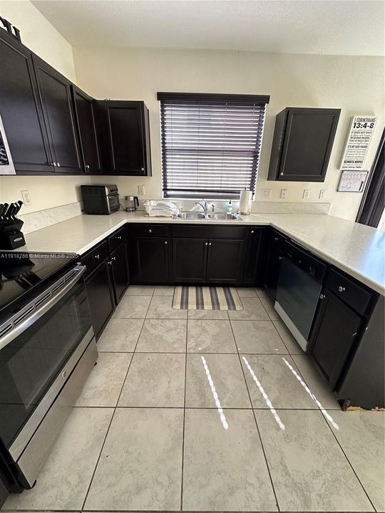 En Venta: $399,000 (3 camas, 2 baños, 1740 Pies cuadrados)