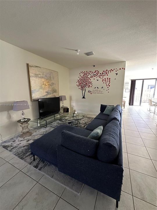 En Venta: $399,000 (3 camas, 2 baños, 1740 Pies cuadrados)