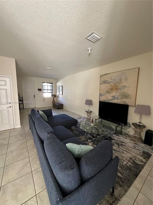 En Venta: $399,000 (3 camas, 2 baños, 1740 Pies cuadrados)