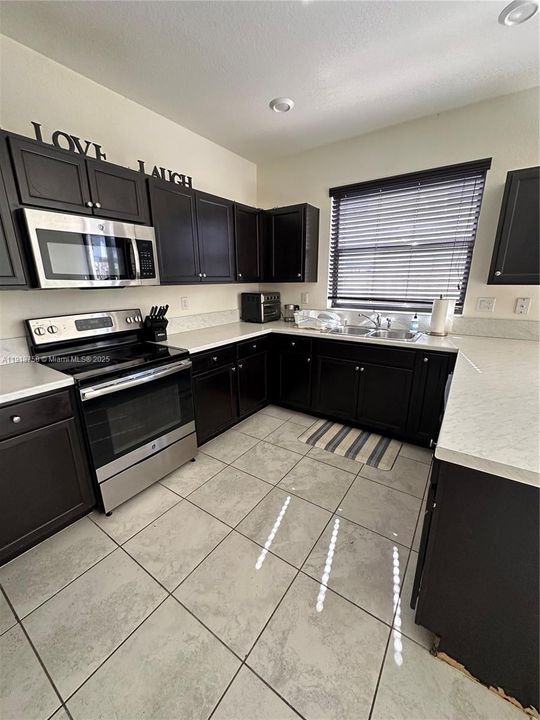 En Venta: $399,000 (3 camas, 2 baños, 1740 Pies cuadrados)