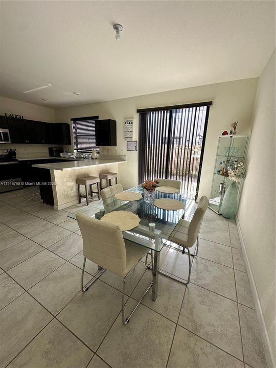 En Venta: $399,000 (3 camas, 2 baños, 1740 Pies cuadrados)