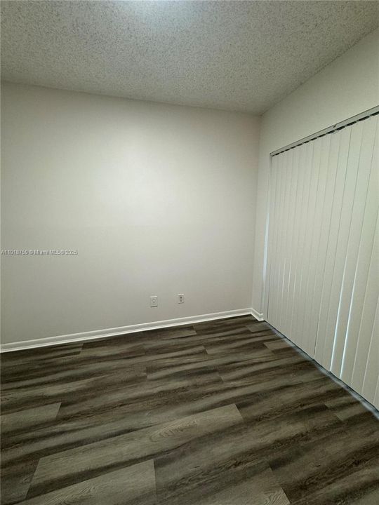 For Sale: $230,000 (1 beds, 1 baths, 841 Square Feet)