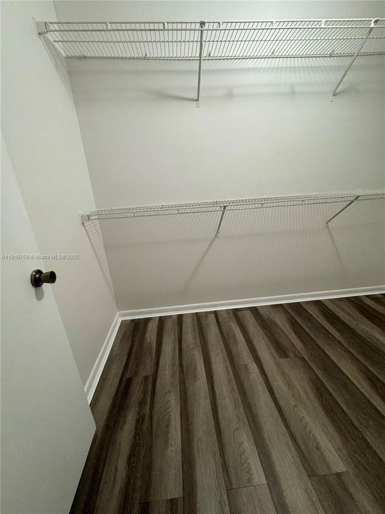 For Sale: $230,000 (1 beds, 1 baths, 841 Square Feet)