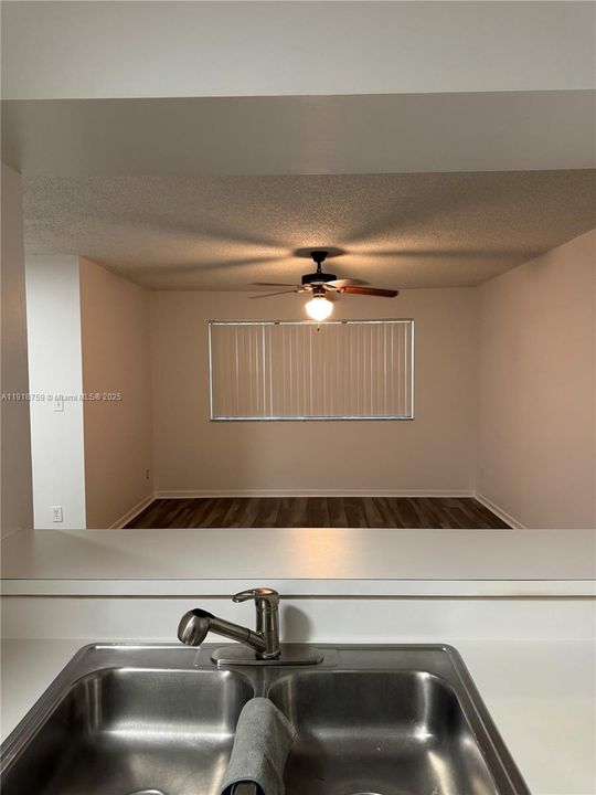 For Sale: $230,000 (1 beds, 1 baths, 841 Square Feet)
