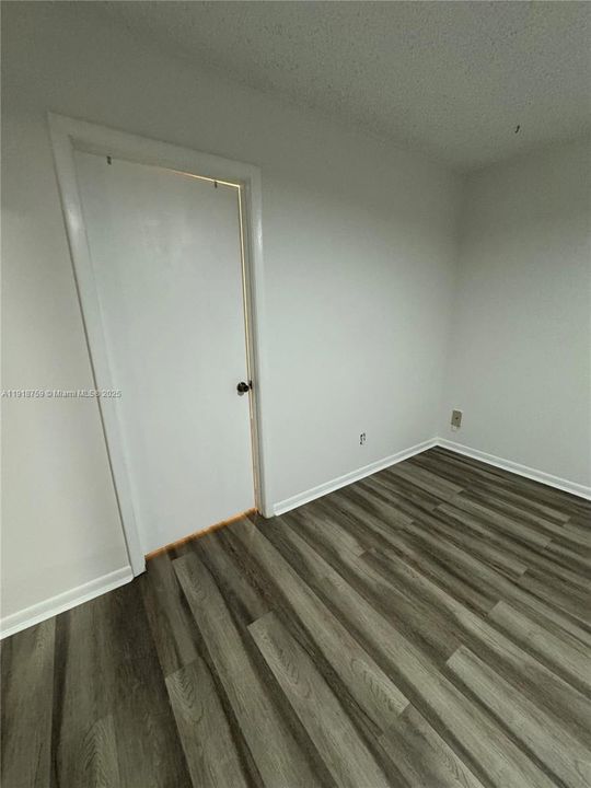 For Sale: $230,000 (1 beds, 1 baths, 841 Square Feet)