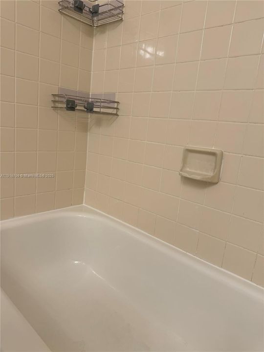 For Sale: $230,000 (1 beds, 1 baths, 841 Square Feet)