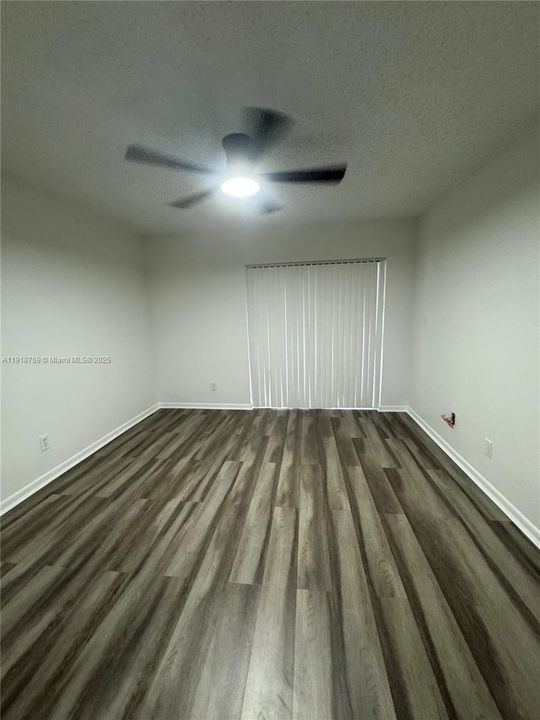 For Sale: $230,000 (1 beds, 1 baths, 841 Square Feet)