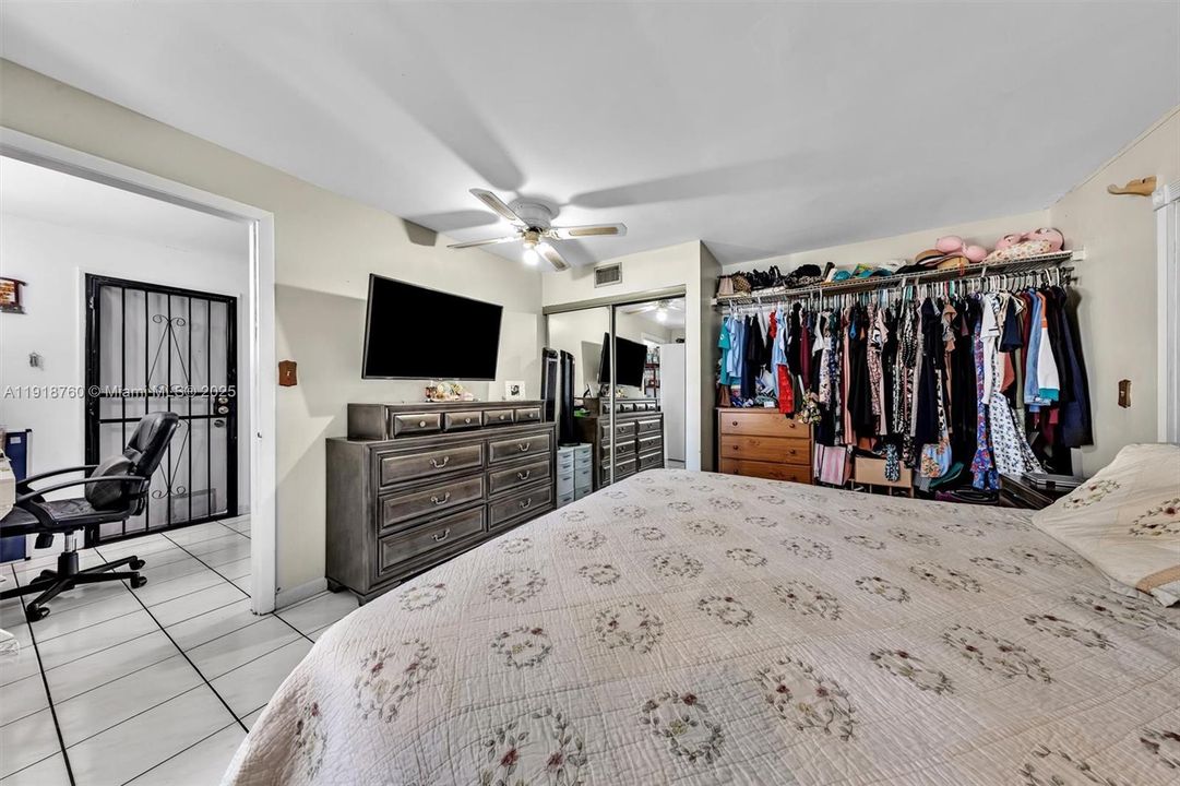 For Sale: $549,000 (5 beds, 3 baths, 1623 Square Feet)