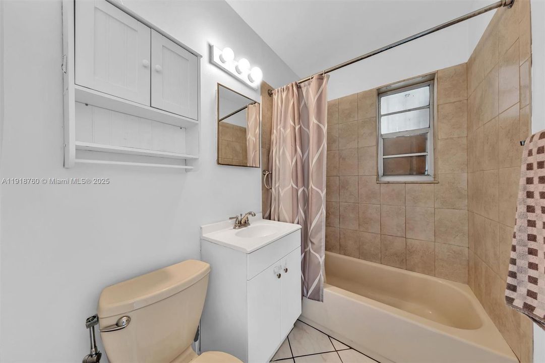 For Sale: $549,000 (5 beds, 3 baths, 1623 Square Feet)