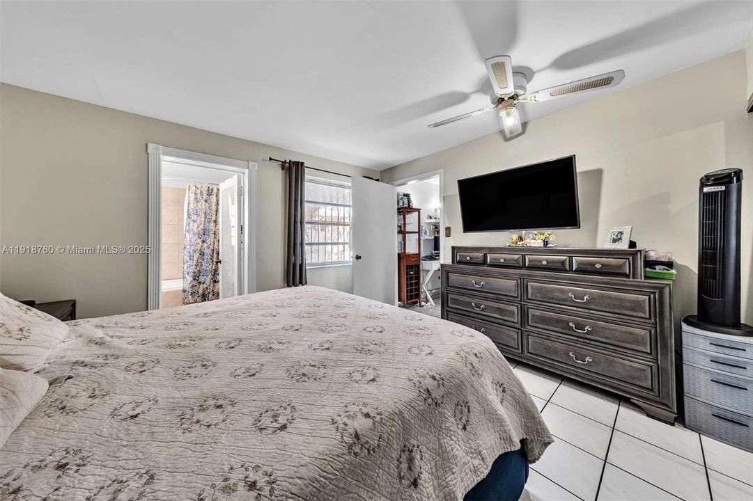 For Sale: $549,000 (5 beds, 3 baths, 1623 Square Feet)