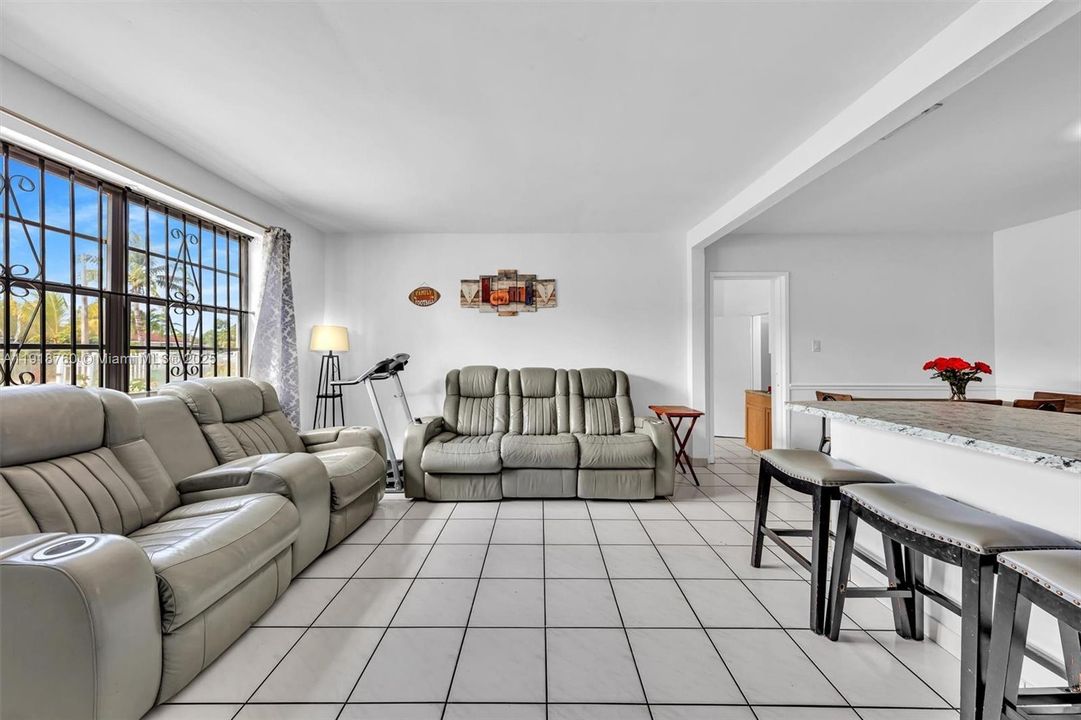 For Sale: $549,000 (5 beds, 3 baths, 1623 Square Feet)