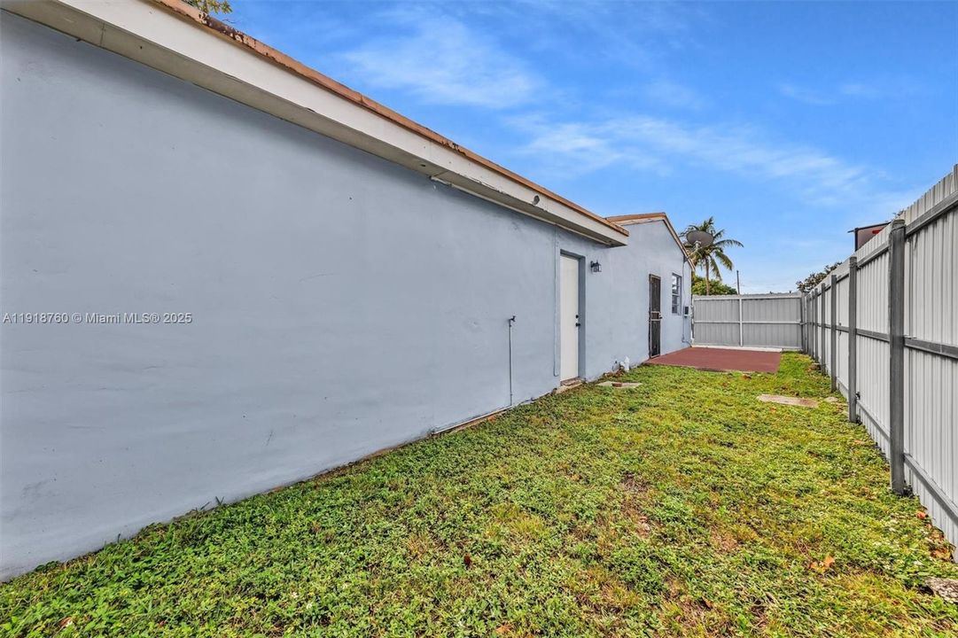 For Sale: $549,000 (5 beds, 3 baths, 1623 Square Feet)