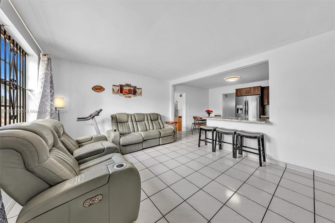 For Sale: $549,000 (5 beds, 3 baths, 1623 Square Feet)