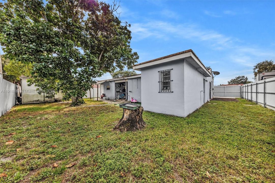 For Sale: $549,000 (5 beds, 3 baths, 1623 Square Feet)