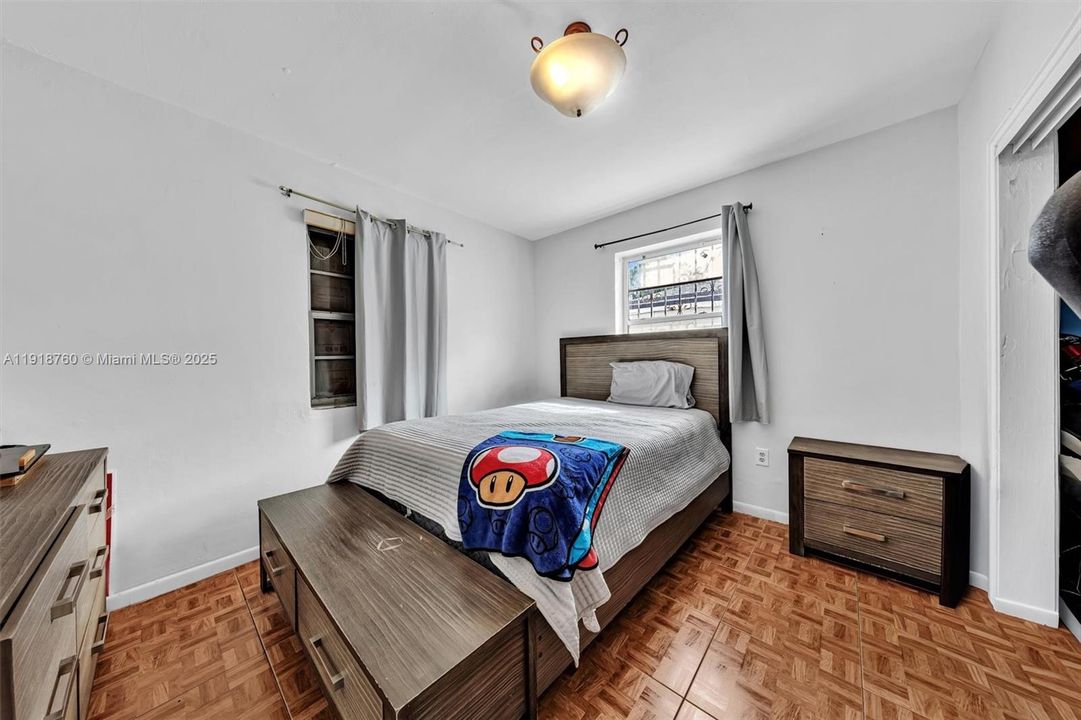 For Sale: $549,000 (5 beds, 3 baths, 1623 Square Feet)