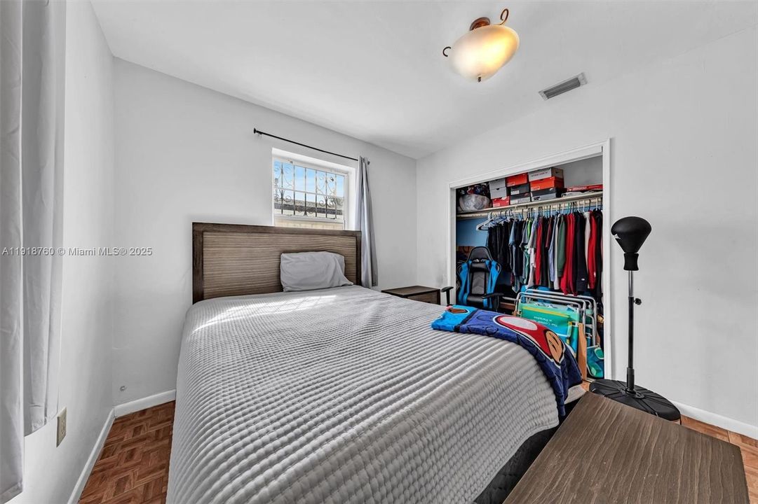 For Sale: $549,000 (5 beds, 3 baths, 1623 Square Feet)