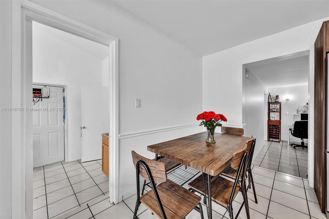 For Sale: $549,000 (5 beds, 3 baths, 1623 Square Feet)