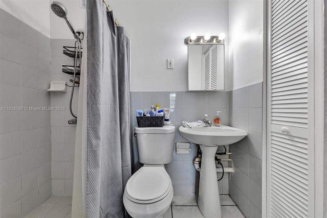 For Sale: $549,000 (5 beds, 3 baths, 1623 Square Feet)