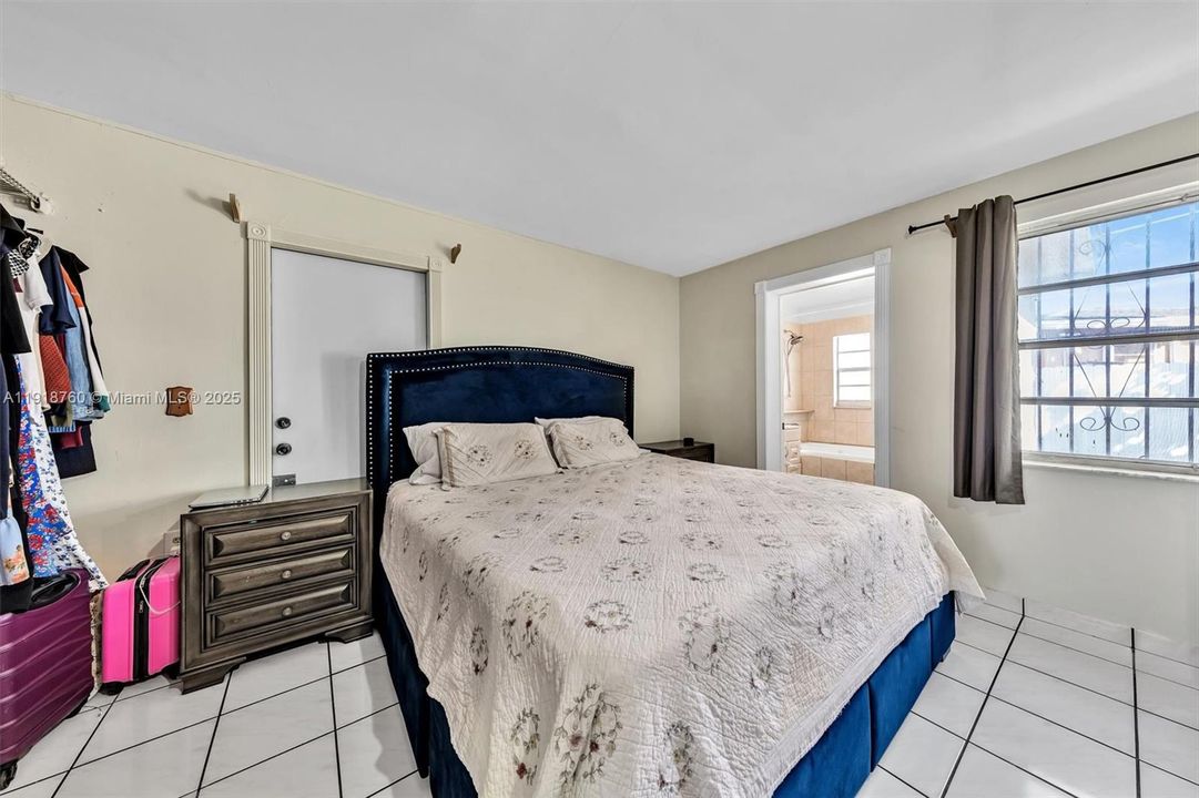 For Sale: $549,000 (5 beds, 3 baths, 1623 Square Feet)