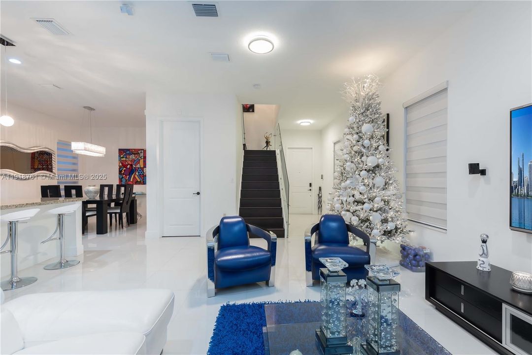 En Renta: $4,300 (3 camas, 2 baños, 2291 Pies cuadrados)