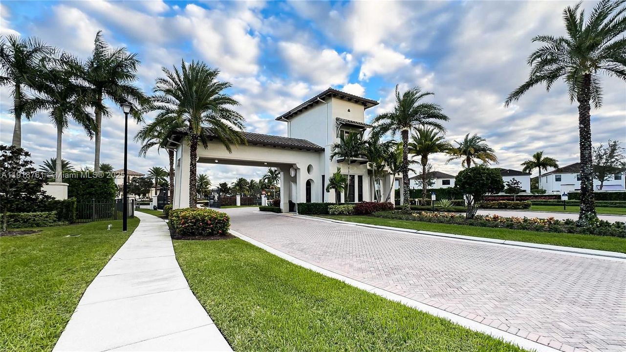 En Renta: $4,300 (3 camas, 2 baños, 2291 Pies cuadrados)