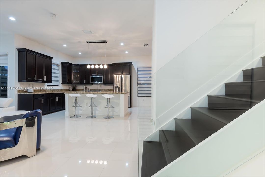 En Renta: $4,300 (3 camas, 2 baños, 2291 Pies cuadrados)