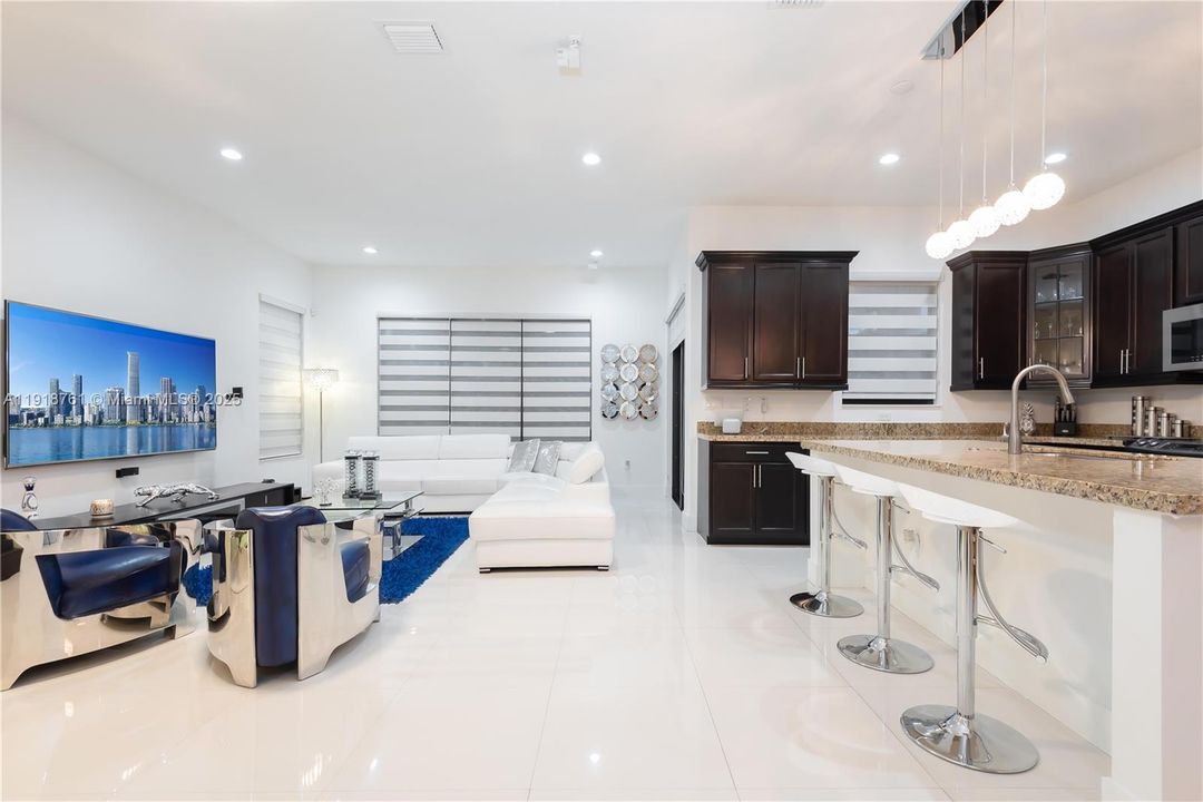 En Renta: $4,300 (3 camas, 2 baños, 2291 Pies cuadrados)