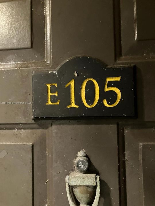 合同活跃: $2,000 (2 贝兹, 2 浴室, 1057 平方英尺)