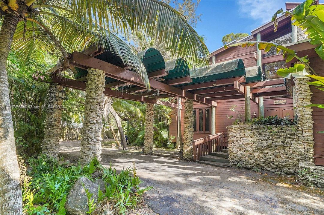 En Venta: $1,299,000 (4 camas, 3 baños, 4743 Pies cuadrados)