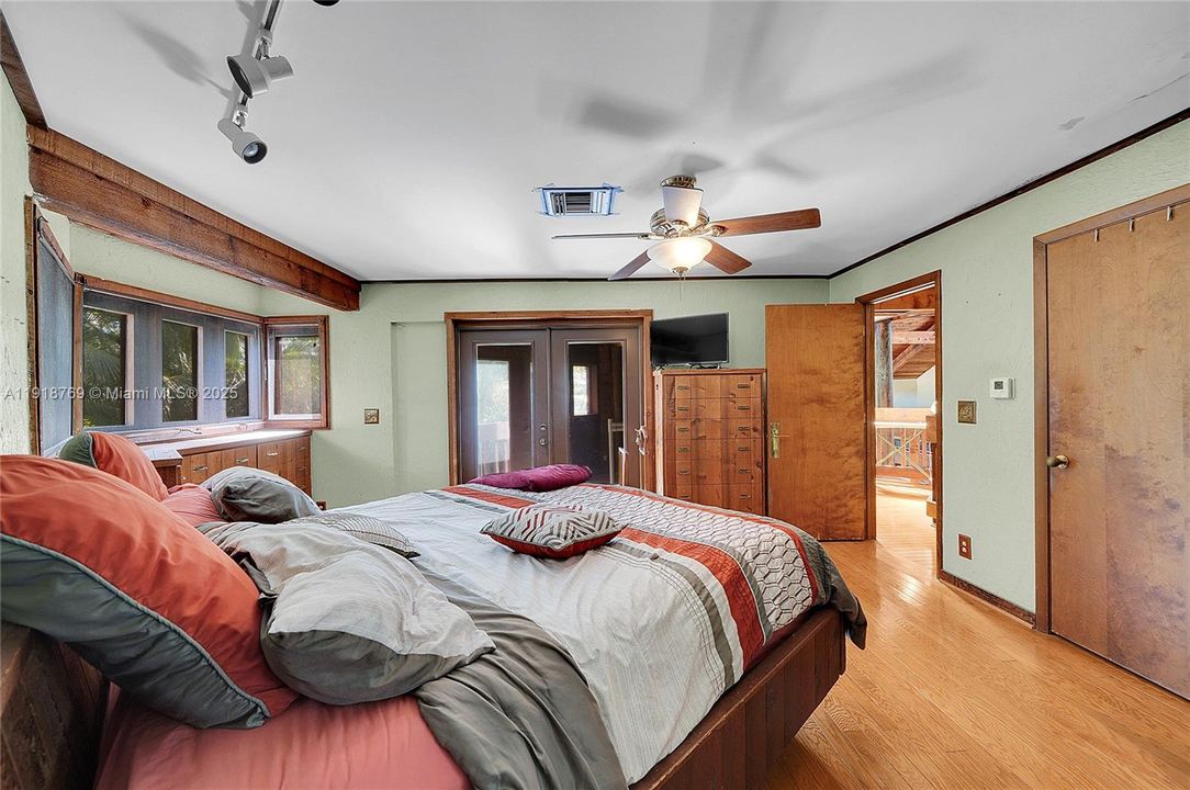 En Venta: $1,299,000 (4 camas, 3 baños, 4743 Pies cuadrados)