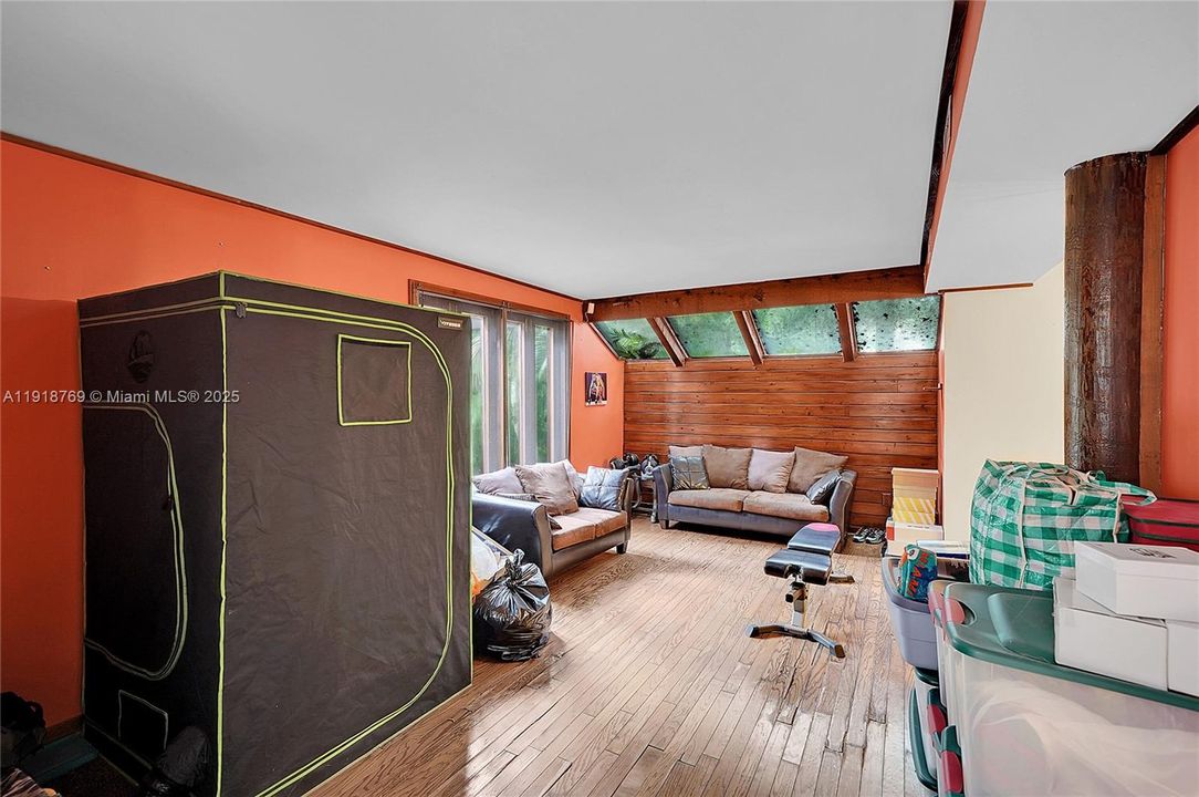 En Venta: $1,299,000 (4 camas, 3 baños, 4743 Pies cuadrados)