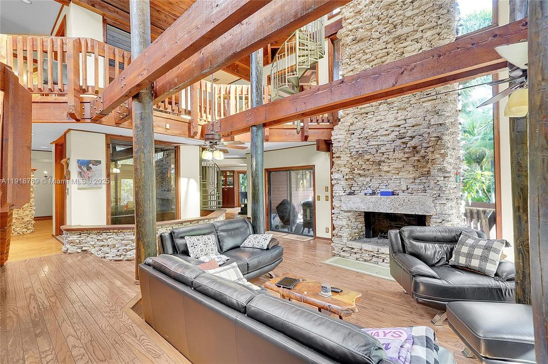 En Venta: $1,299,000 (4 camas, 3 baños, 4743 Pies cuadrados)