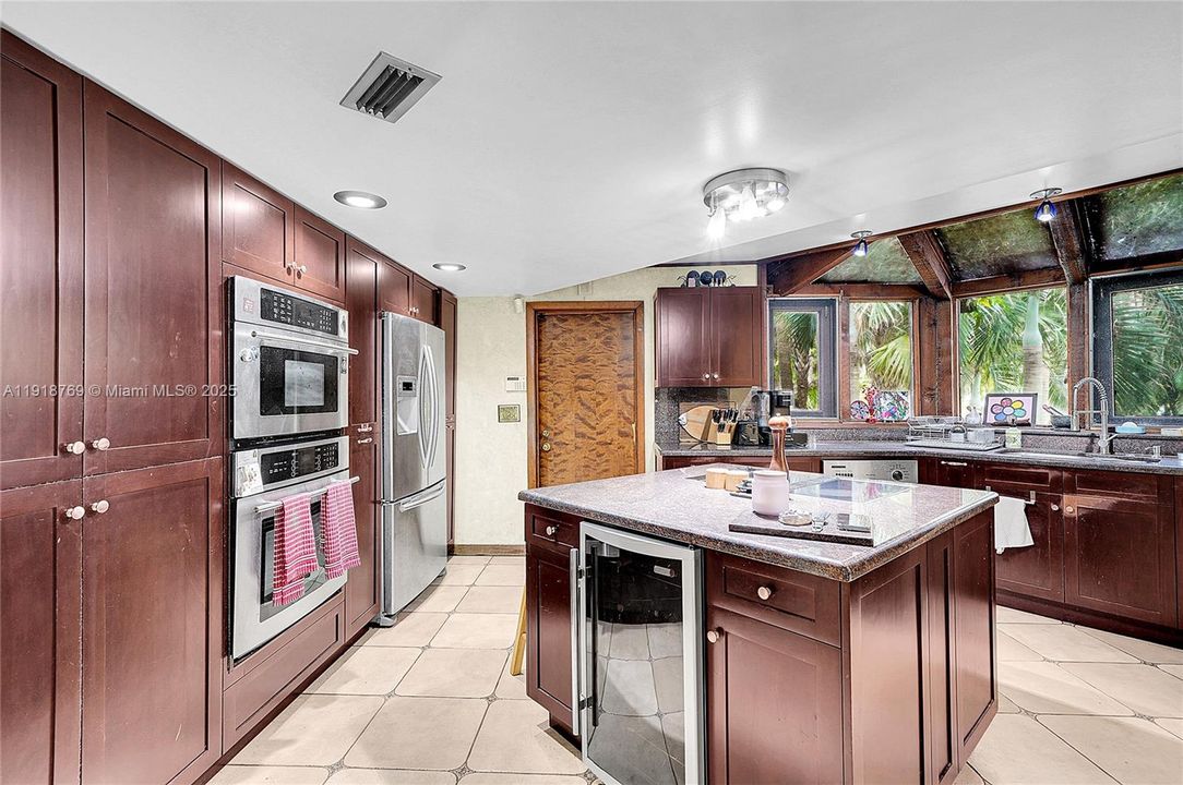 En Venta: $1,299,000 (4 camas, 3 baños, 4743 Pies cuadrados)